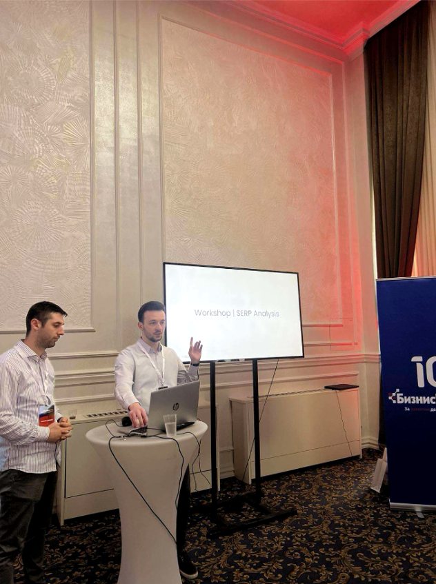 Davor Karafiloski running a SERP analysis workshop at Socialize Skopje 2025